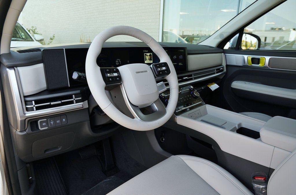 New 2026 Shimmering Silver Hyundai SEL image 11