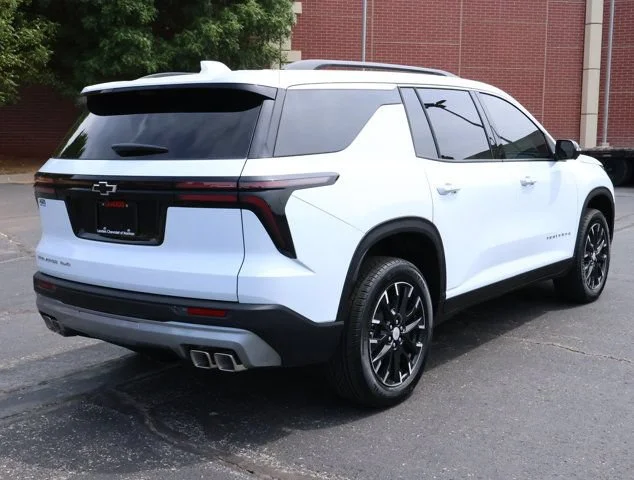 New 2026 Polar White Tricoat Chevrolet LT image 30
