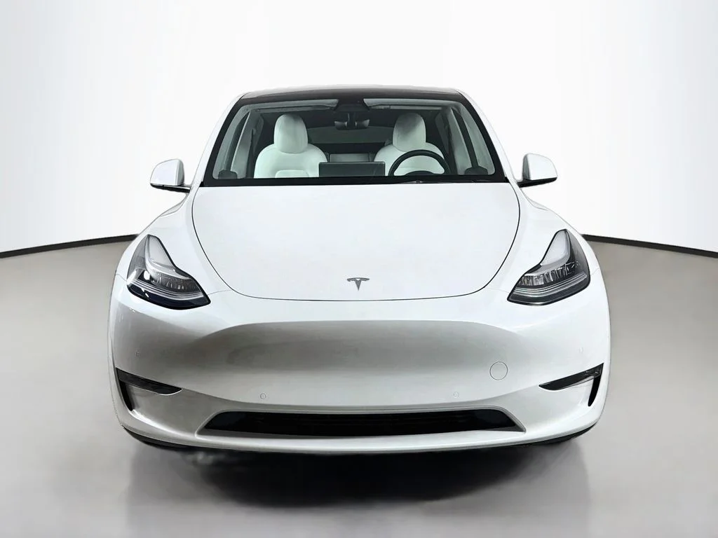 Used 2021 White Tesla Long Range image 2