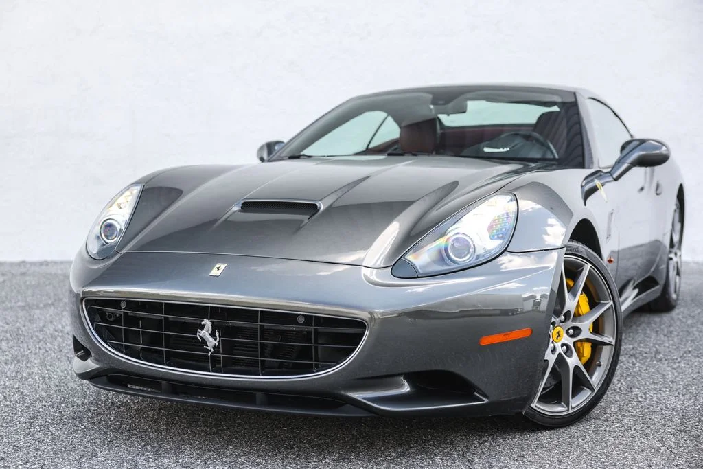 Used 2010 Silver Ferrari Base image 11
