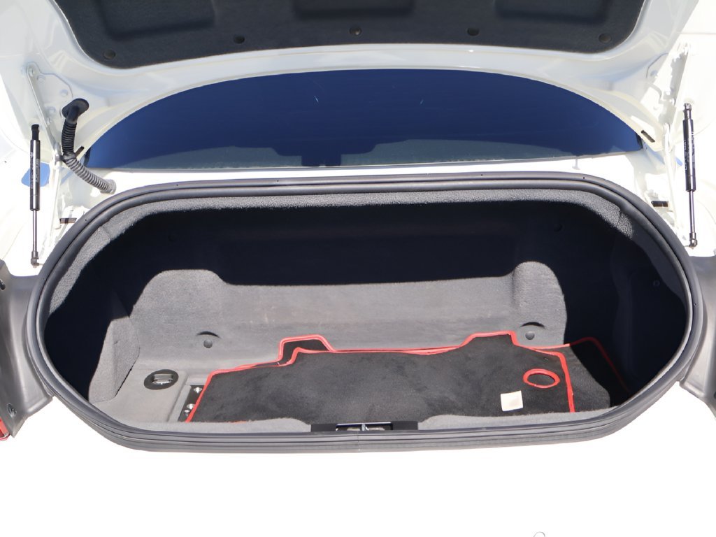 Used 2018 White Maserati Sport image 18
