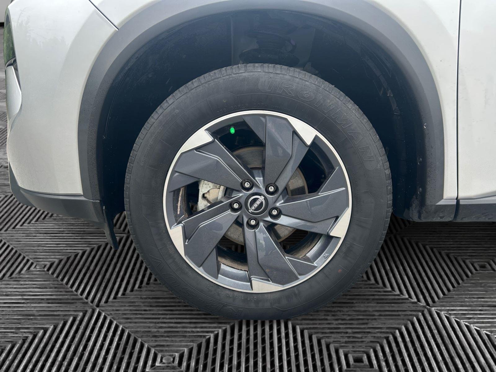 Used 2024 Brilliant Silver Metallic Nissan SV image 14