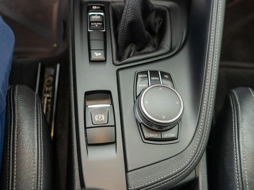 Used 2017 White BMW xDrive28i image 22