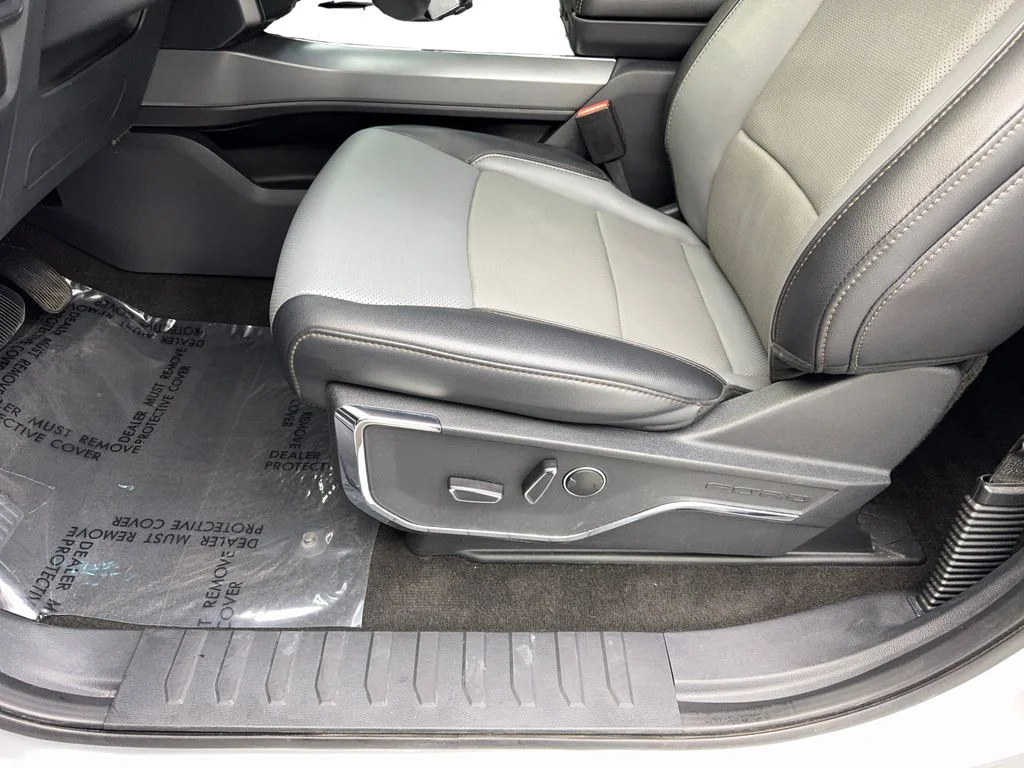 Used 2022 Silver Ford Lariat image 27