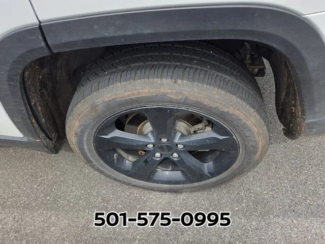 Used 2023 White Jeep Altitude image 7