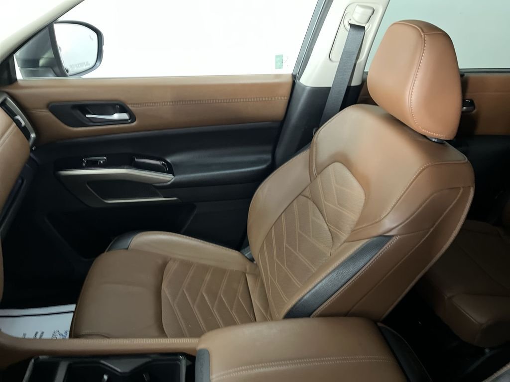 Used 2024 Gray Nissan Platinum image 29