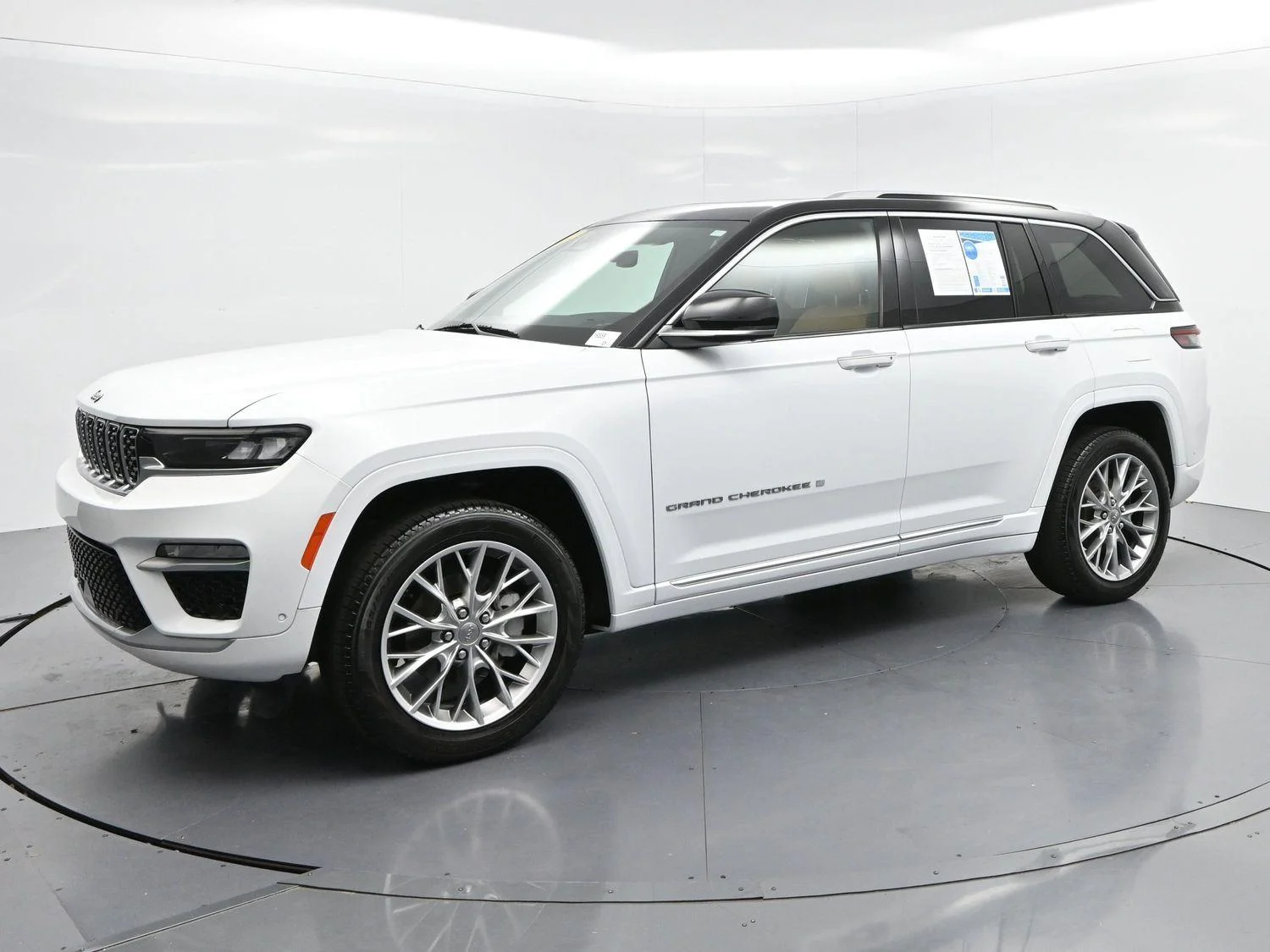 Used 2022 White Jeep Summit image 4