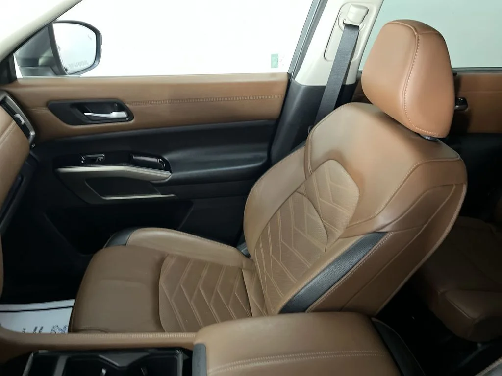 Used 2024 Gray Nissan Platinum image 29