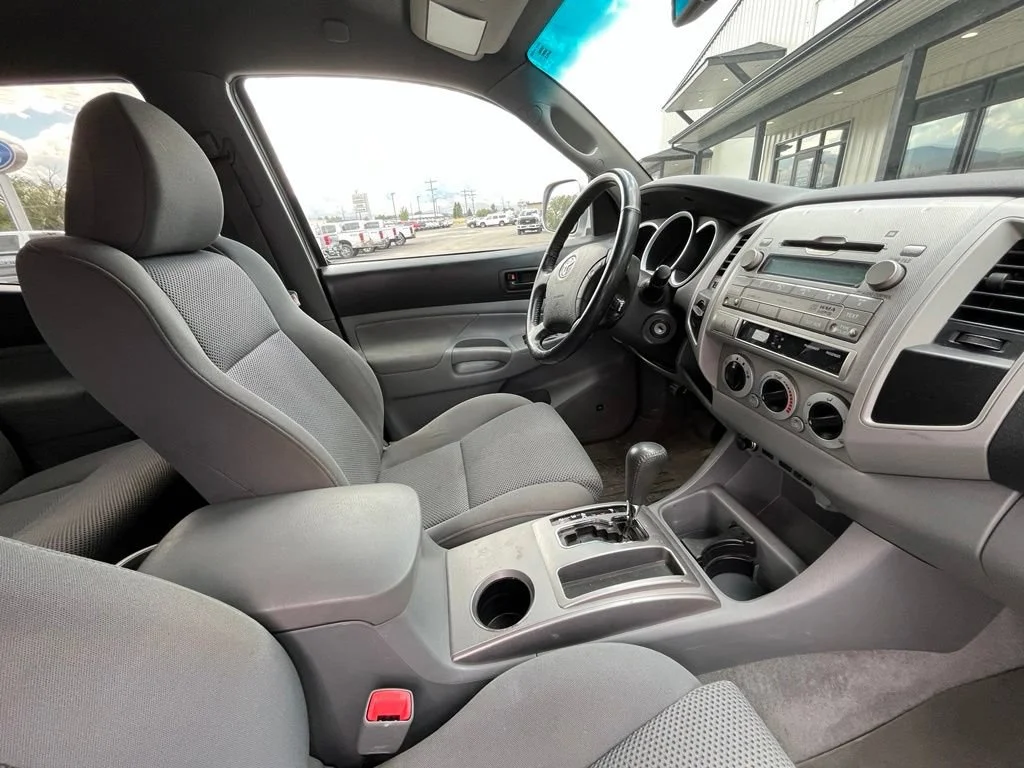 Used 2009 Silver Toyota BASE image 19