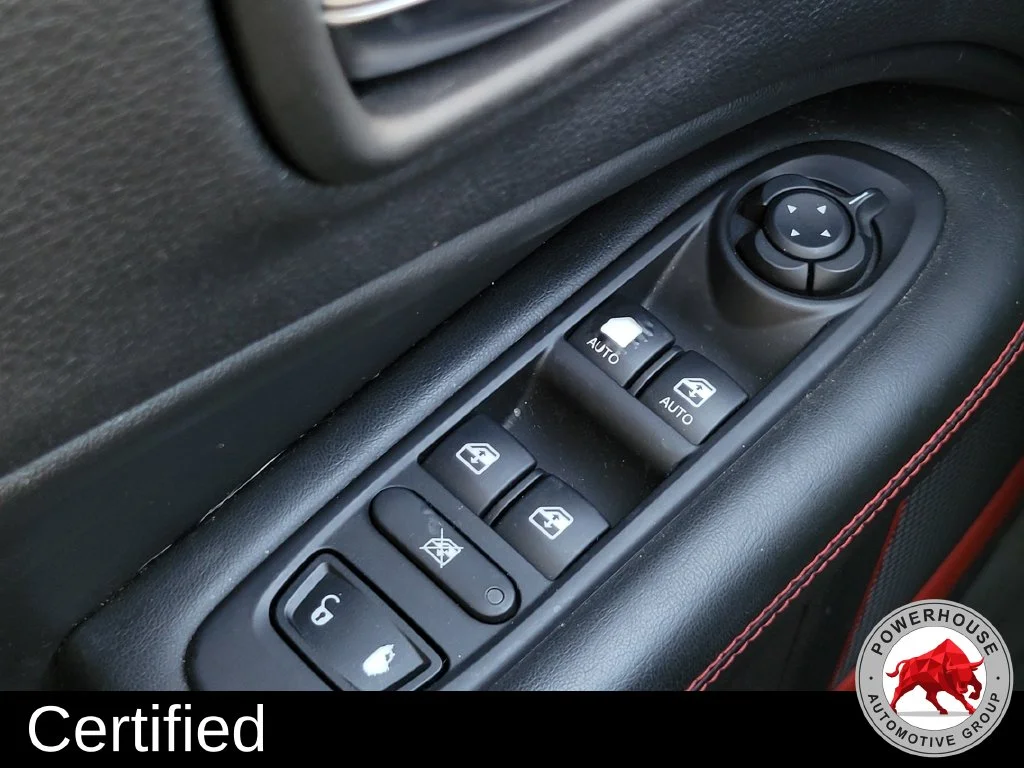 Used 2018 Orange Jeep Trailhawk image 27