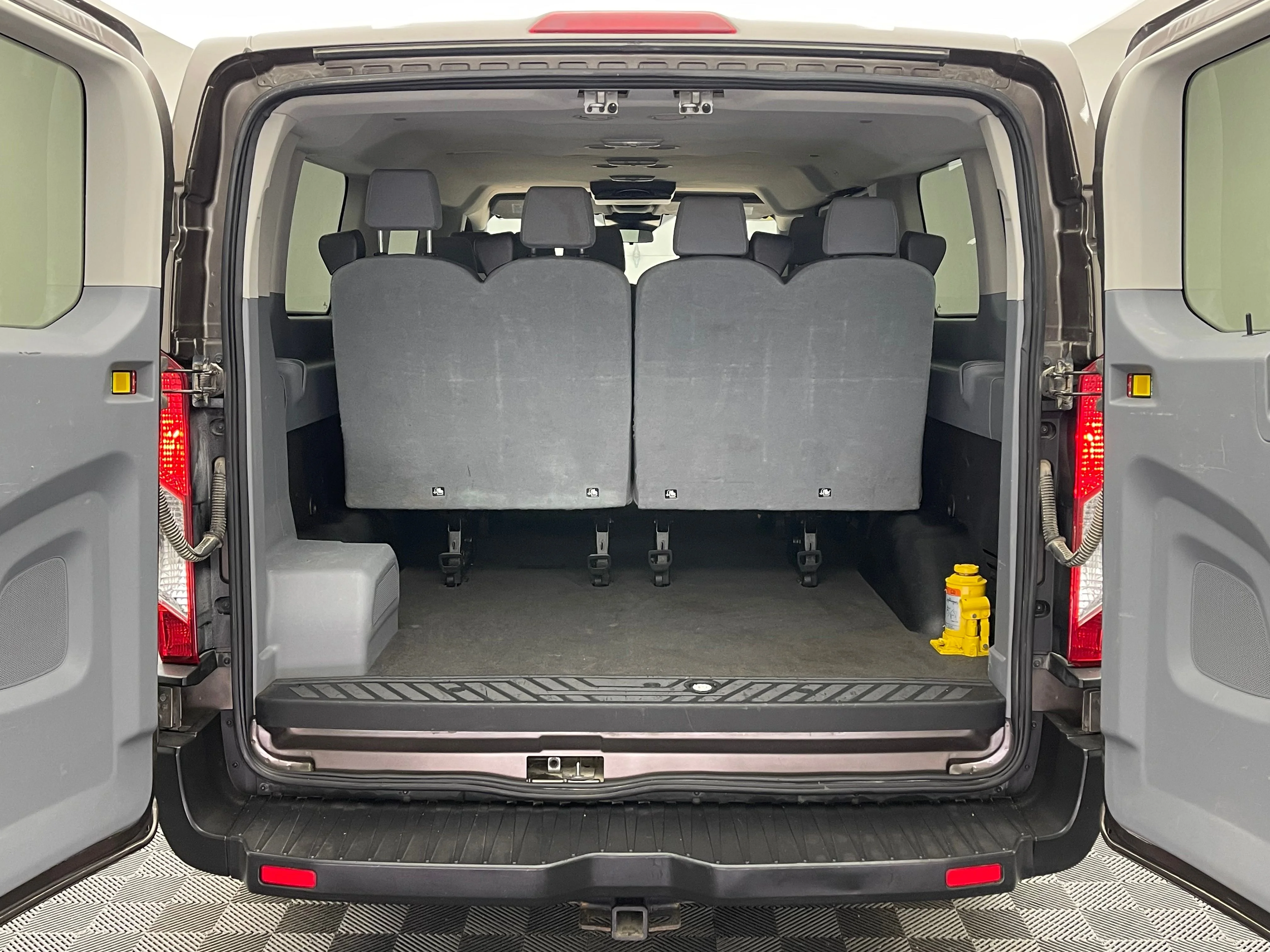 Used 2019 Stone Gray Metallic Ford XLT image 8
