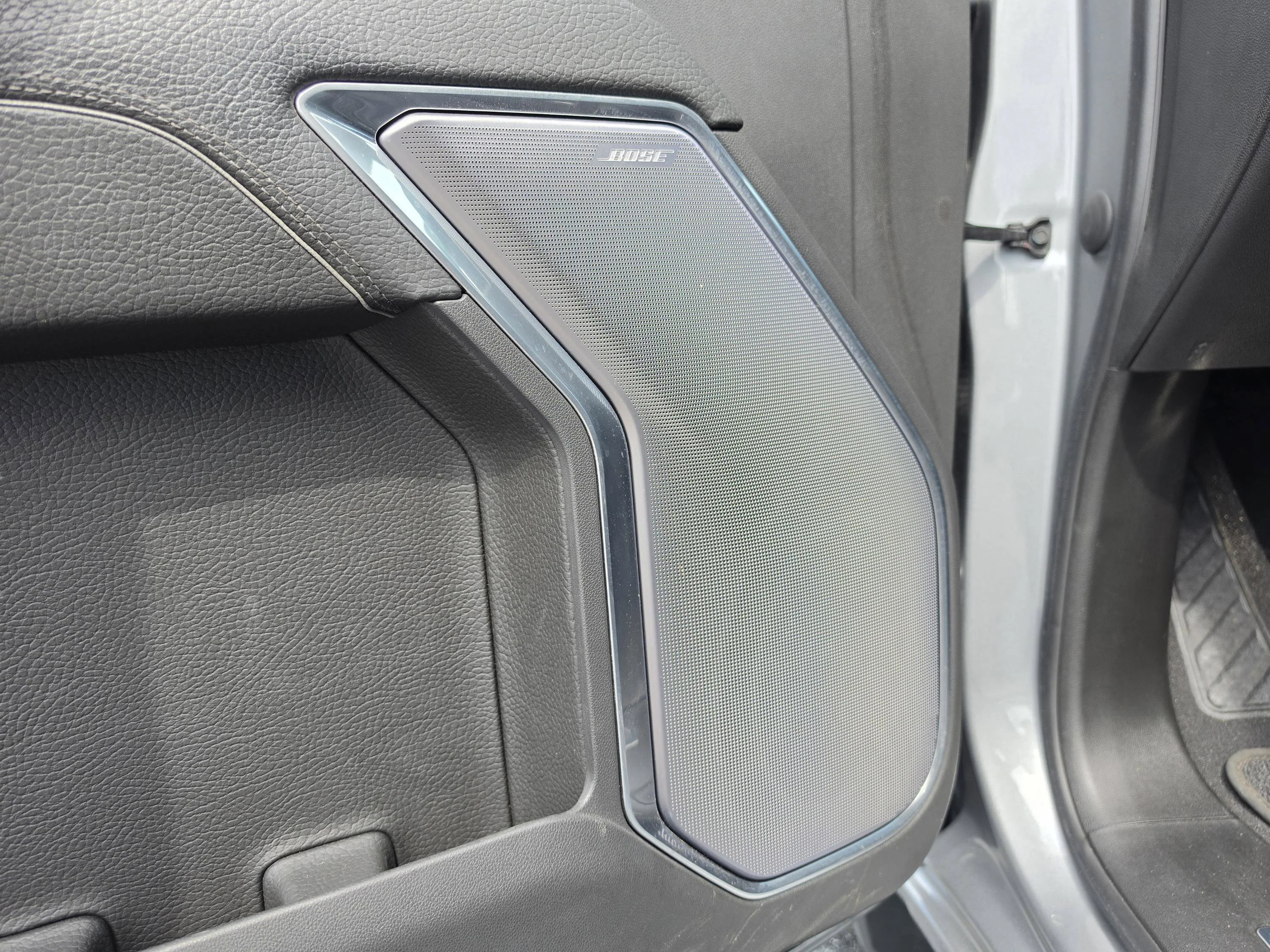 Used 2024 Sterling Metallic GMC Denali image 21