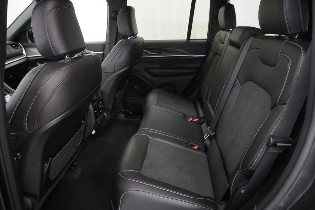 New 2026 Baltic Gray Metallic Clear-Coat Exterior Paint Jeep Altitude image 17