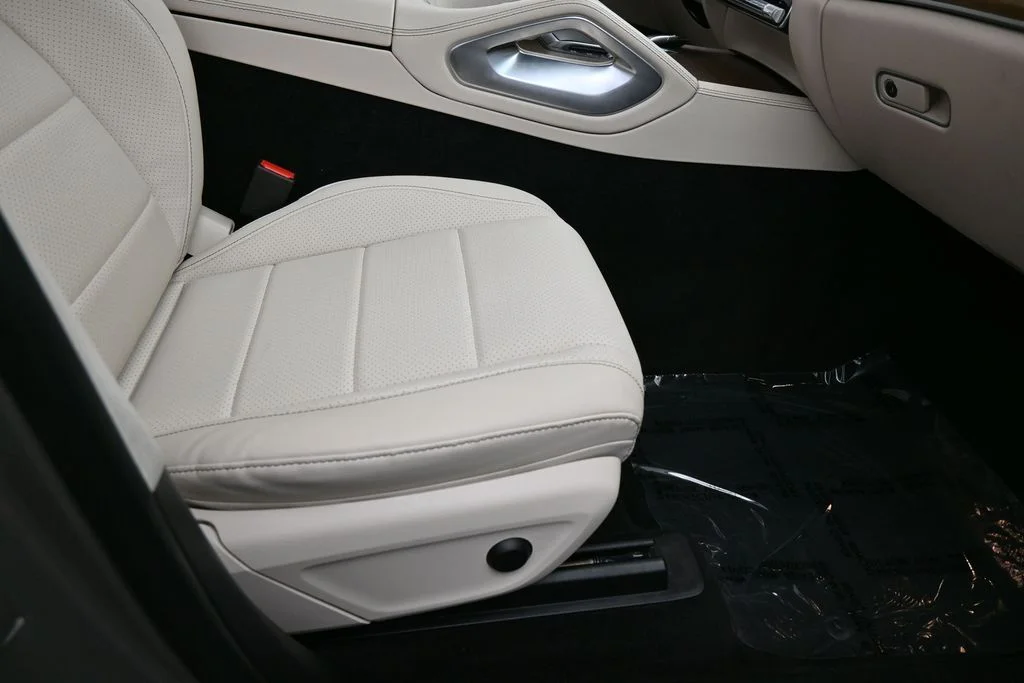Used 2022 Gold Mercedes-Benz GLE 350 image 46