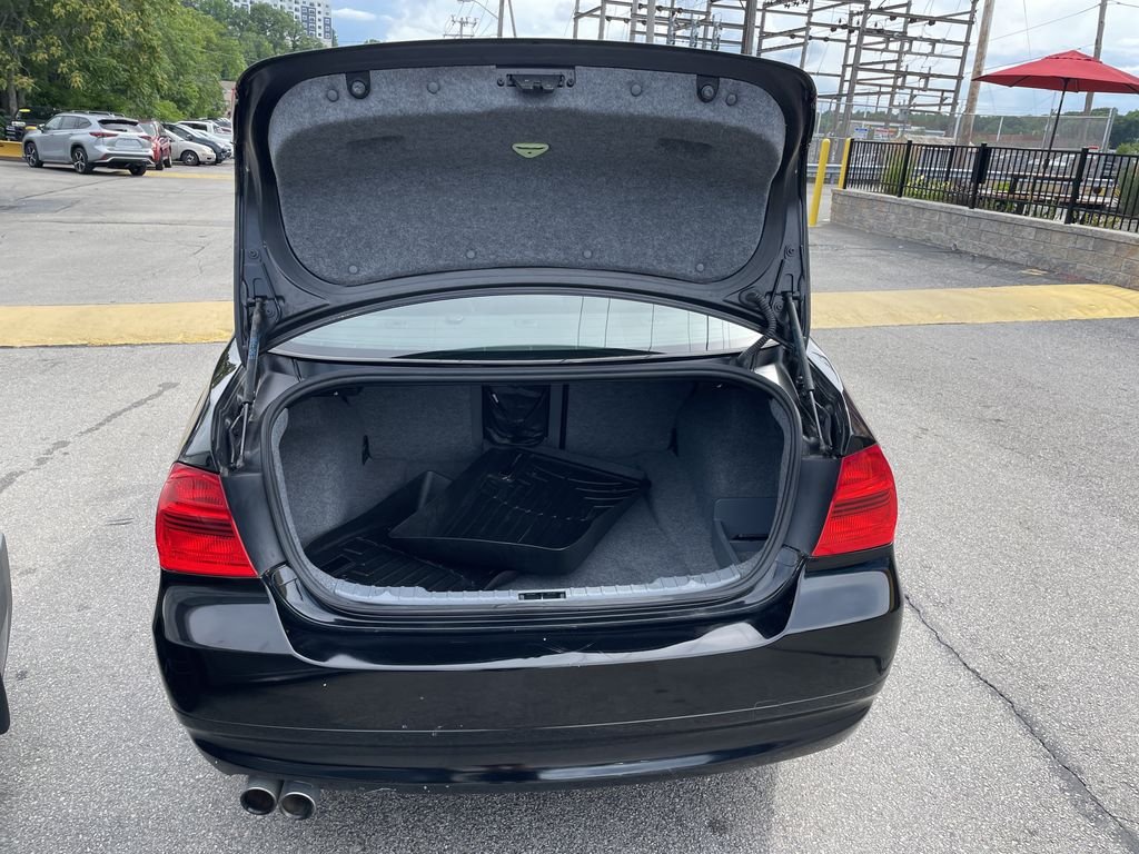 Used 2006 Black BMW 330xi image 13