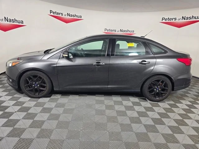 Used 2016 Gray Ford SE image 3