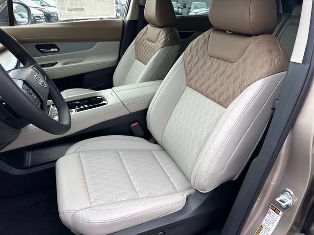 New 2027 Champagne Silver Metallic Nissan Platinum image 27