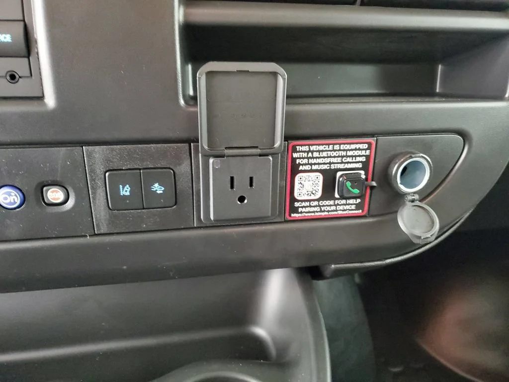 2025 Chevrolet Express Cargo Work Van - Photo 18