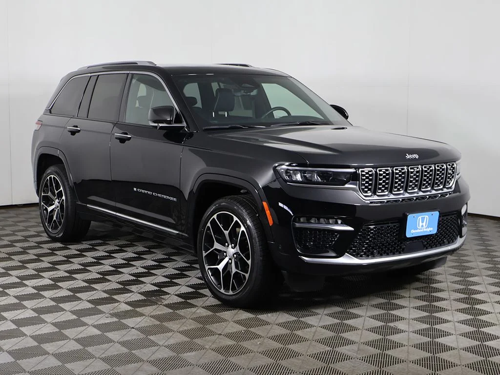 Used 2023 Diamond Black Jeep Summit Reserve image 76