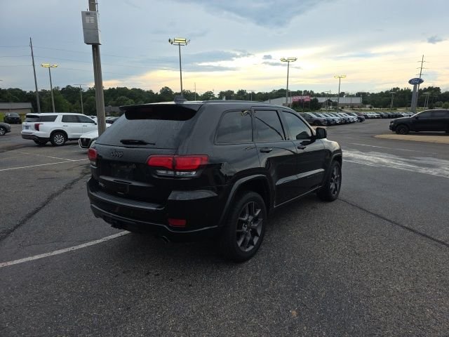 Used 2021 Diamond Black Jeep Limited image 3