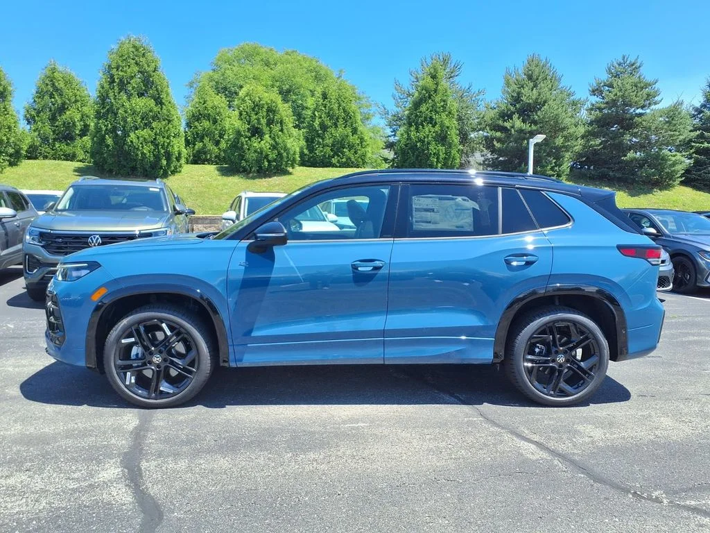 New 2026 Monterey Blue w/Deep Black Roof Volkswagen SE R-Line Black image 3