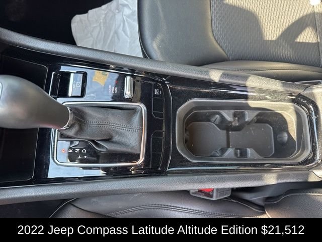 Used 2022 Bright White Clearcoat Jeep Latitude image 22