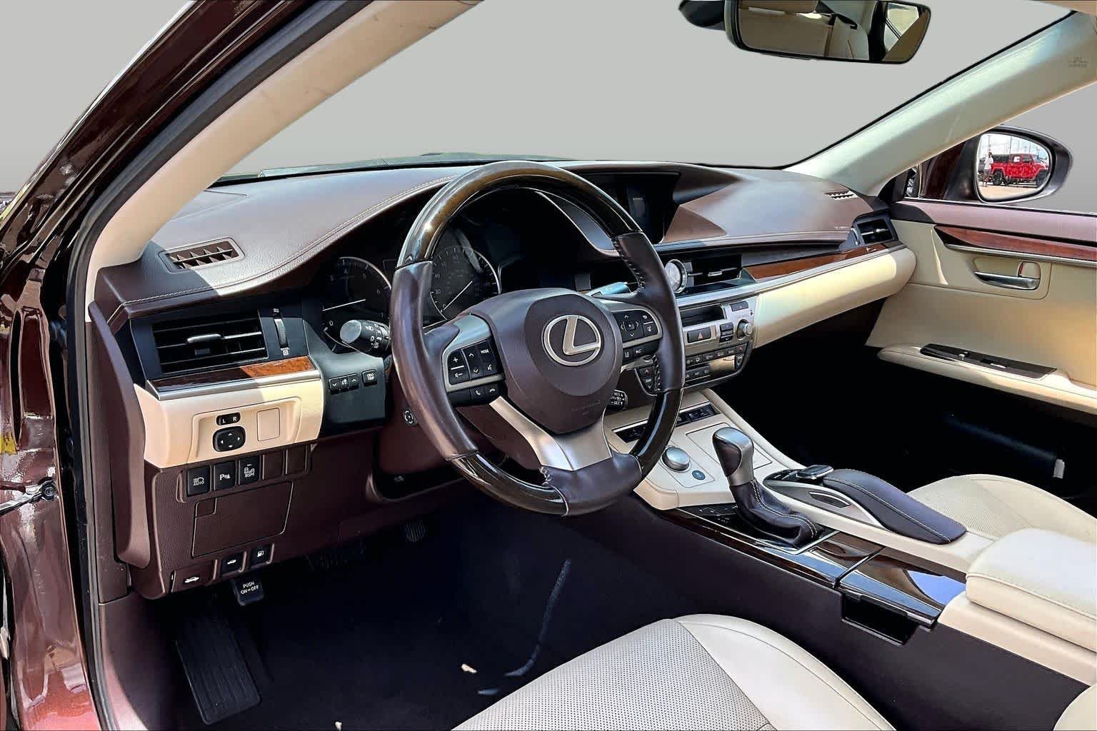 Used 2016 Autumn Shimmer Lexus  image 18