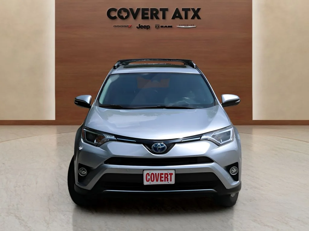 Used 2017 Silver Toyota XLE image 8