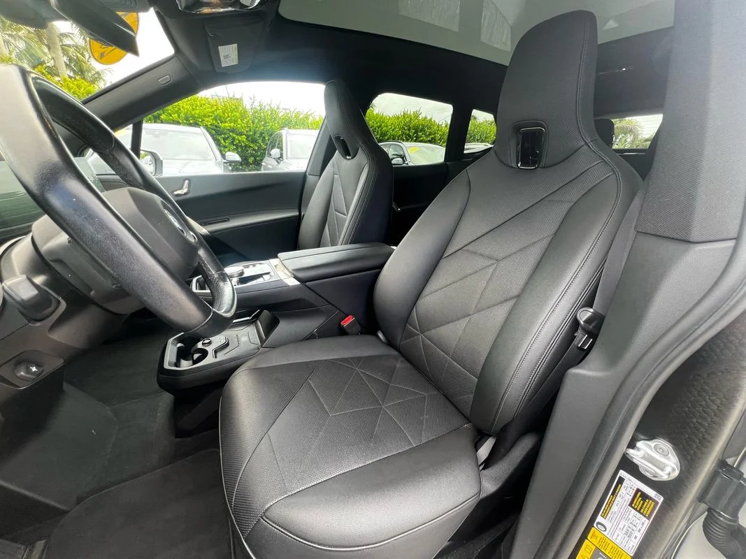 Used 2024 White BMW xDrive50 image 15