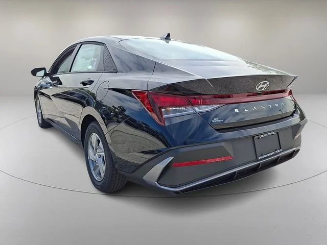 New 2026 Black Hyundai SE image 3