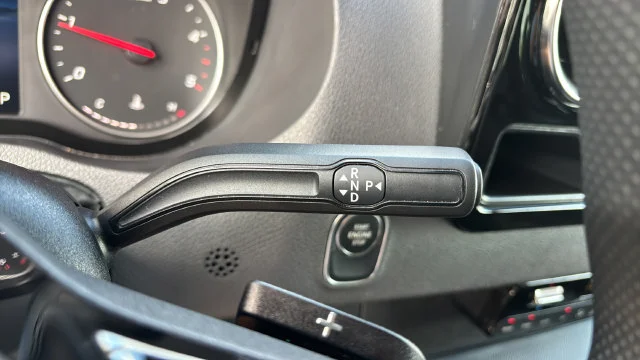 Used 2025  Mercedes-Benz NA image 36
