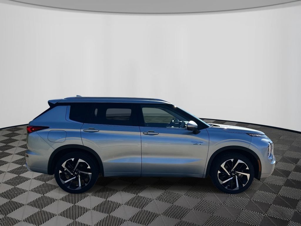 Used 2025 Silver Mitsubishi SEL image 6