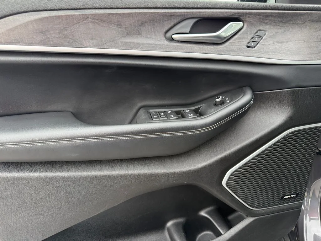 Used 2022 Gray Jeep Limited image 5