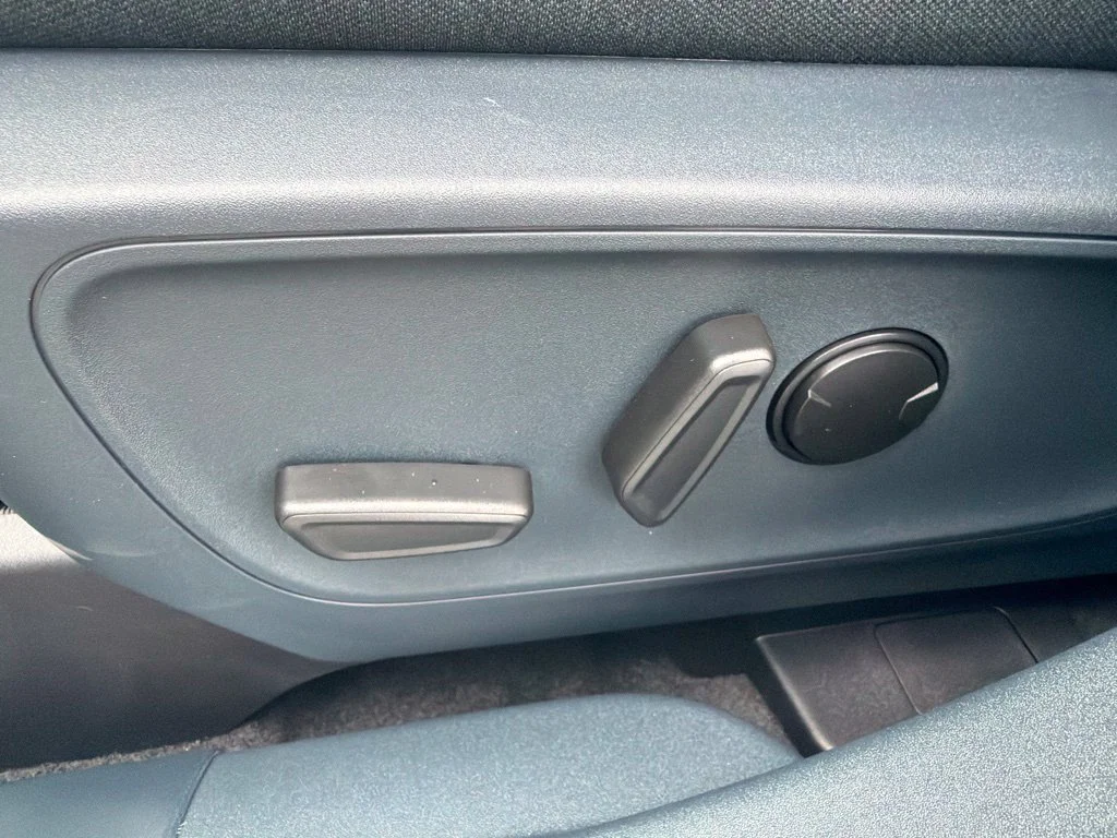 New 2026 Azure Gray Metallic Tri-Coat Ford XLT image 15