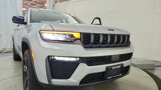 New 2026 Silver Zynith Exterior Paint Jeep Limited image 16