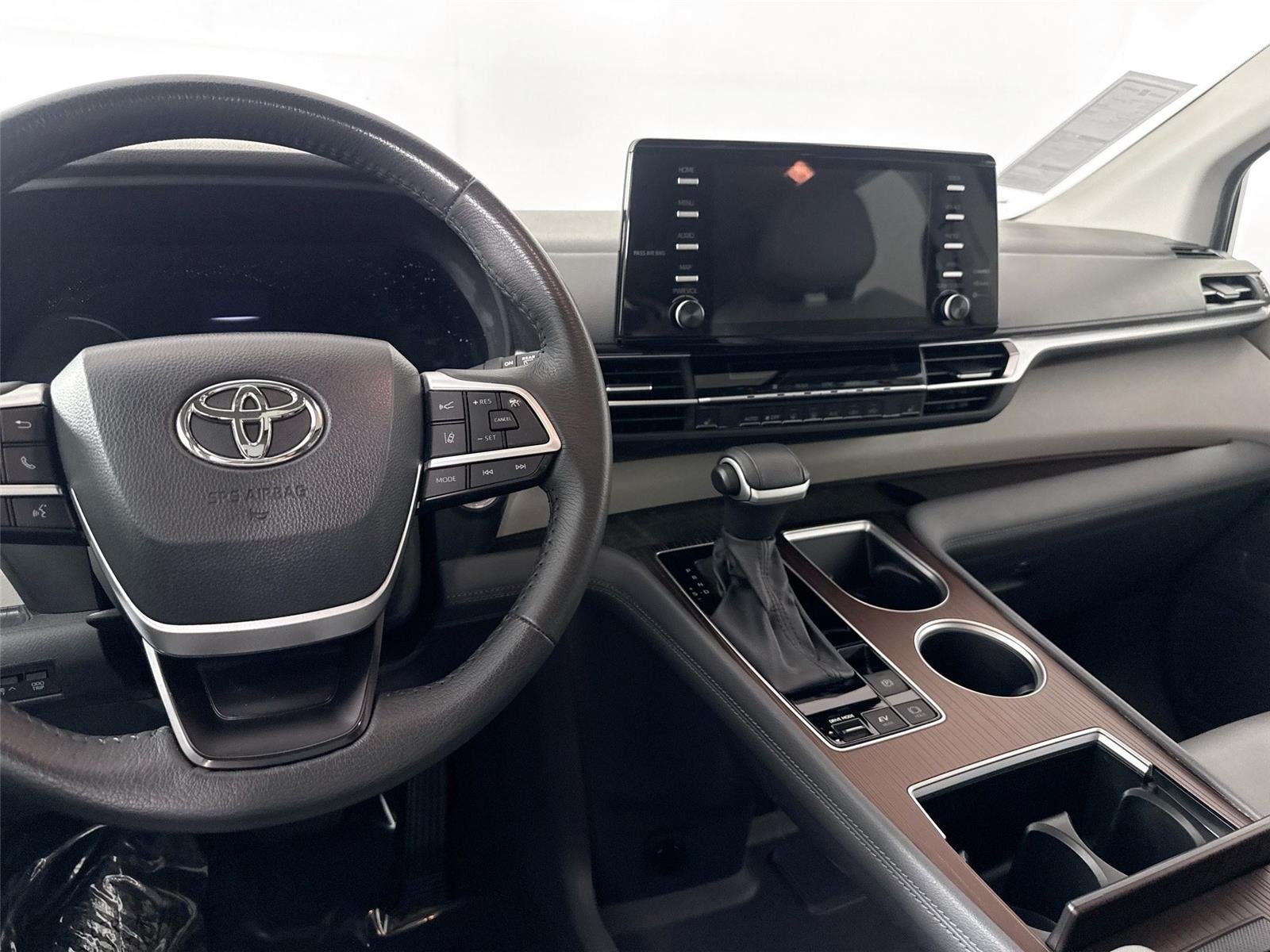 Certified Used 2024 Midnight Black Metallic Toyota XLE 8-Passenger image 32