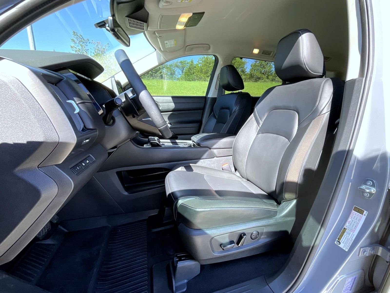 Used 2023 Gray Nissan SL image 10