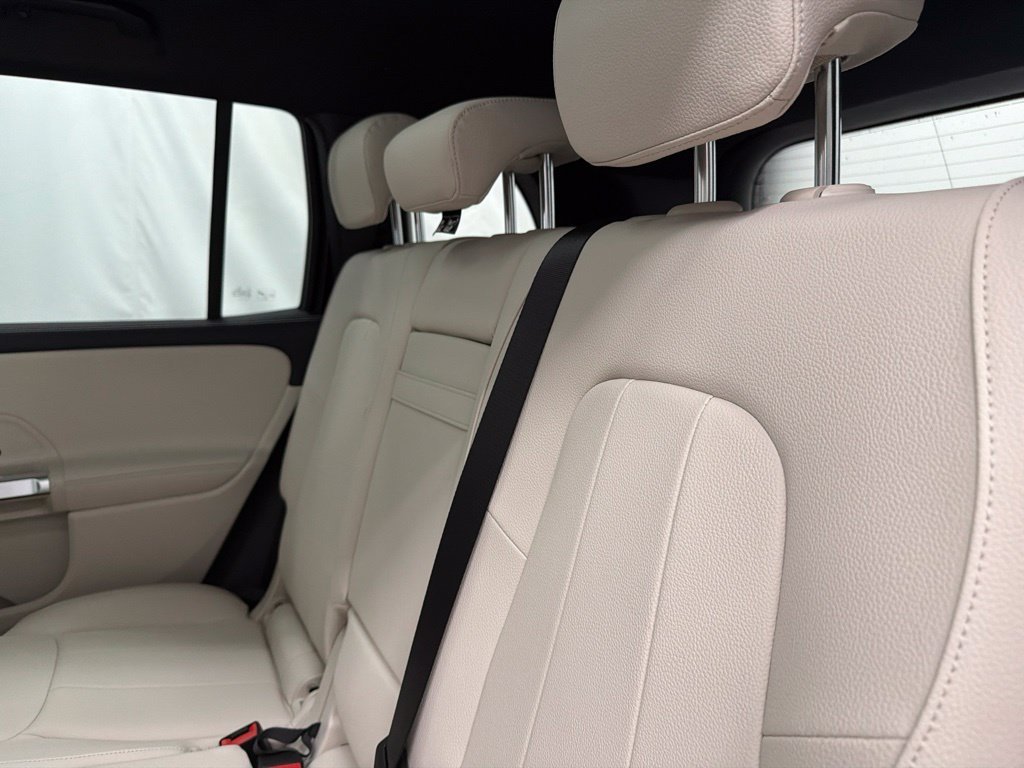 Used 2026 Black Mercedes-Benz GLB 250 image 18