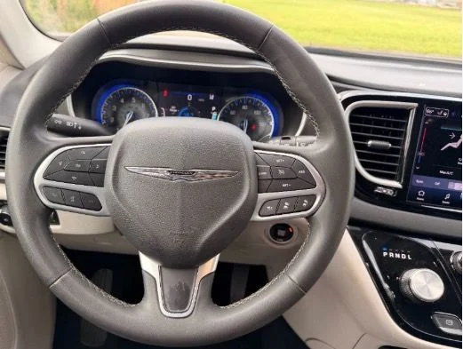 Used 2023 White Chrysler Touring L image 5