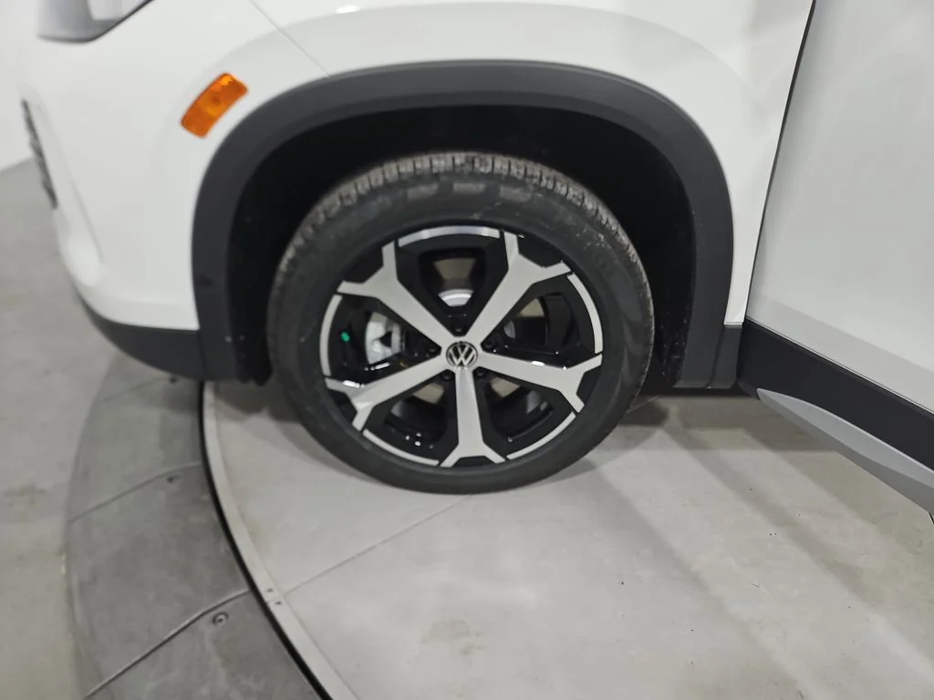 New 2026 White Volkswagen 2.0T SE image 25