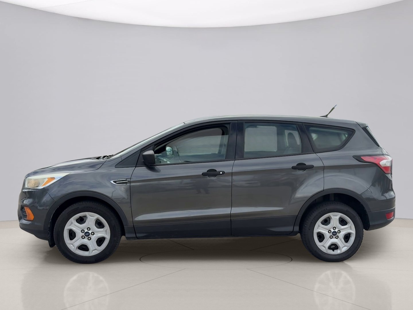 Used 2017 Gray Ford S FWD image 3