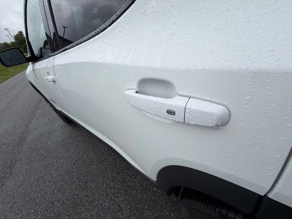 Used 2022 Summit White GMC SLE image 53