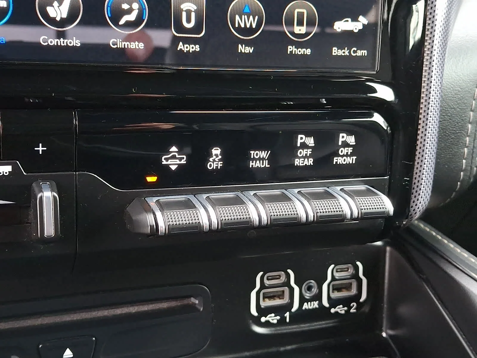 Used 2019 Diamond Black Crystal Pearl Ram Limited image 27