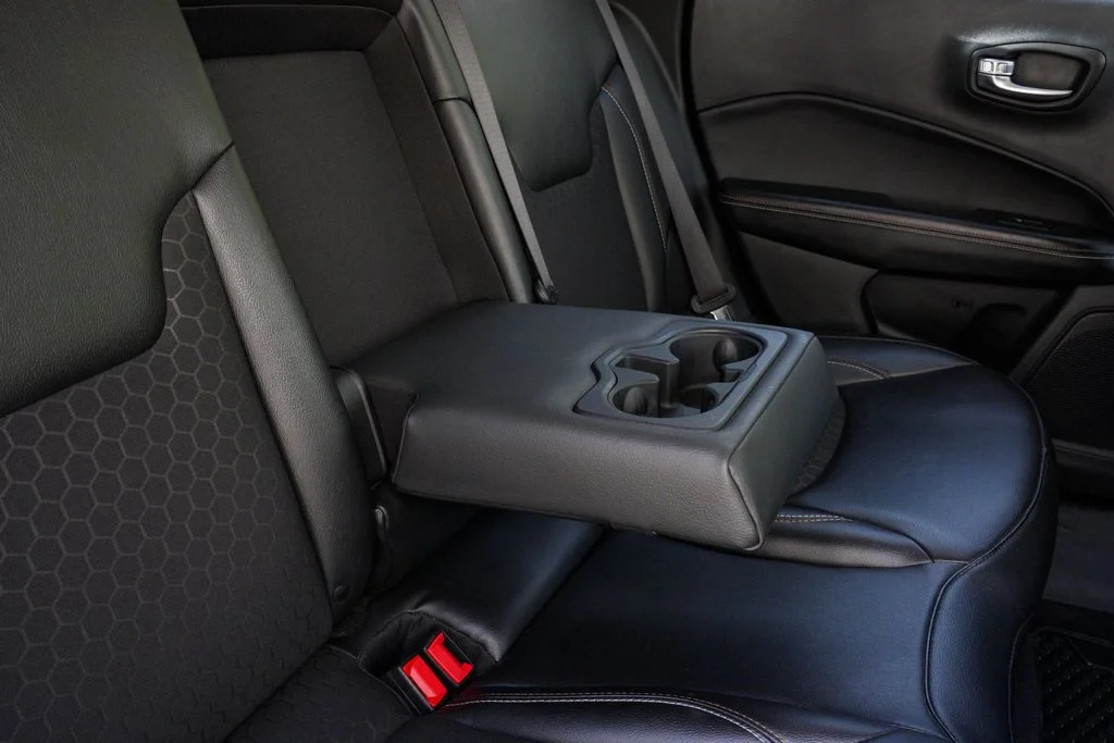 Used 2020 White Jeep Latitude image 42