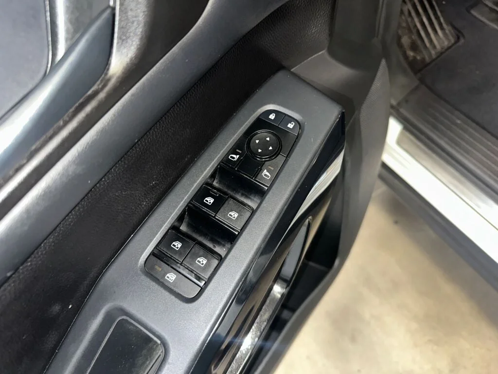 2023 Nissan Pathfinder SV - Photo 9