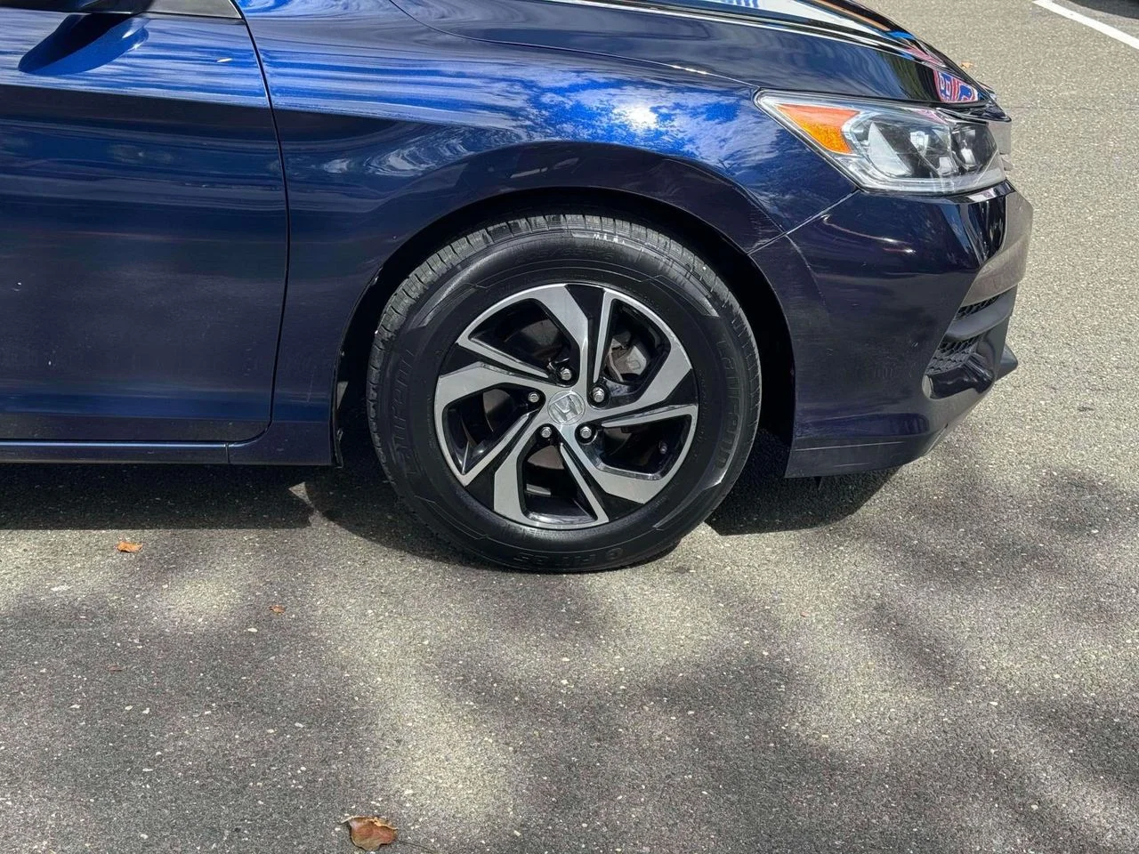 Used 2017 Deep Blue Opal Metallic Honda LX image 9