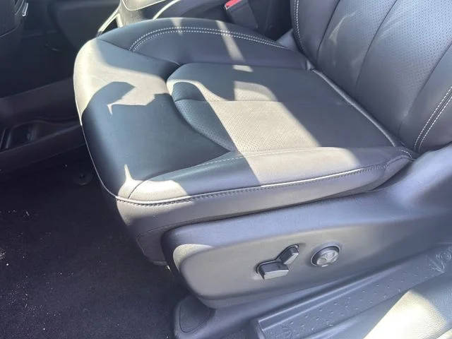 2025 Chrysler Pacifica Select - Photo 31