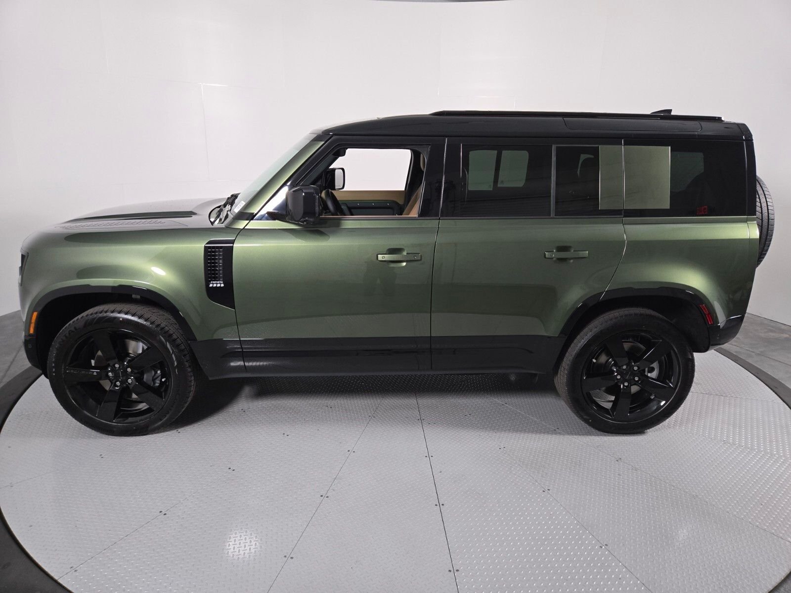 New 2026 Woolstone Green Land Rover X-Dynamic SE image 35