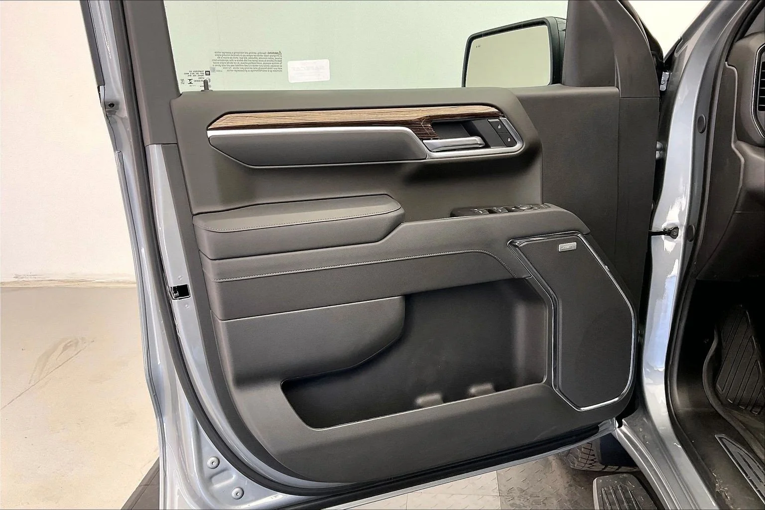 New 2026 Sterling Metallic GMC Elevation image 12