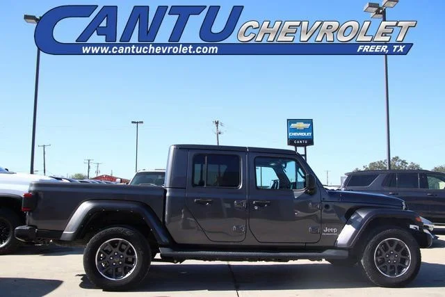 2022 Jeep Gladiator Overland's photo
